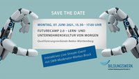Zwei Roboterhände halten ein Schild mit den Eckdaten zur Veranstaltung "Futurecamp 2.0 – Lern- und Unternehmenskultur von morgen" hoch. 